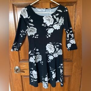 Old Navy Black and White Quarter Length Sleeve Dress